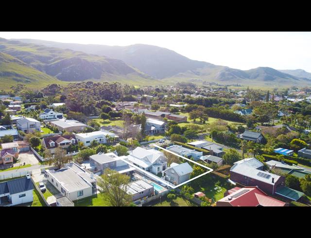 4 BEDROOM FREESTANDING FOR SALE IN KLEINMOND CENTRAL